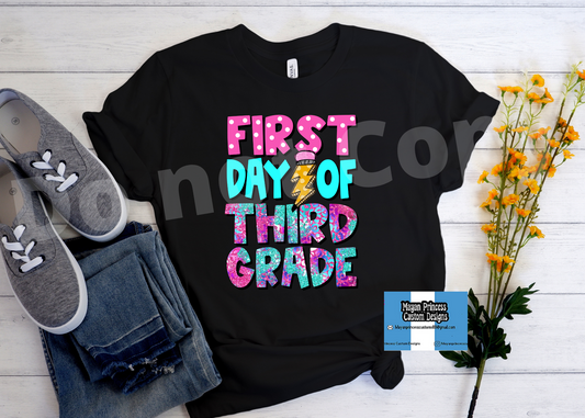 First day of 3rd Grade pink and purple | Youth T shirt