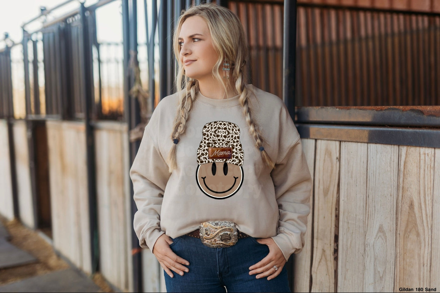 Momma smile with cow print hat | T shirt