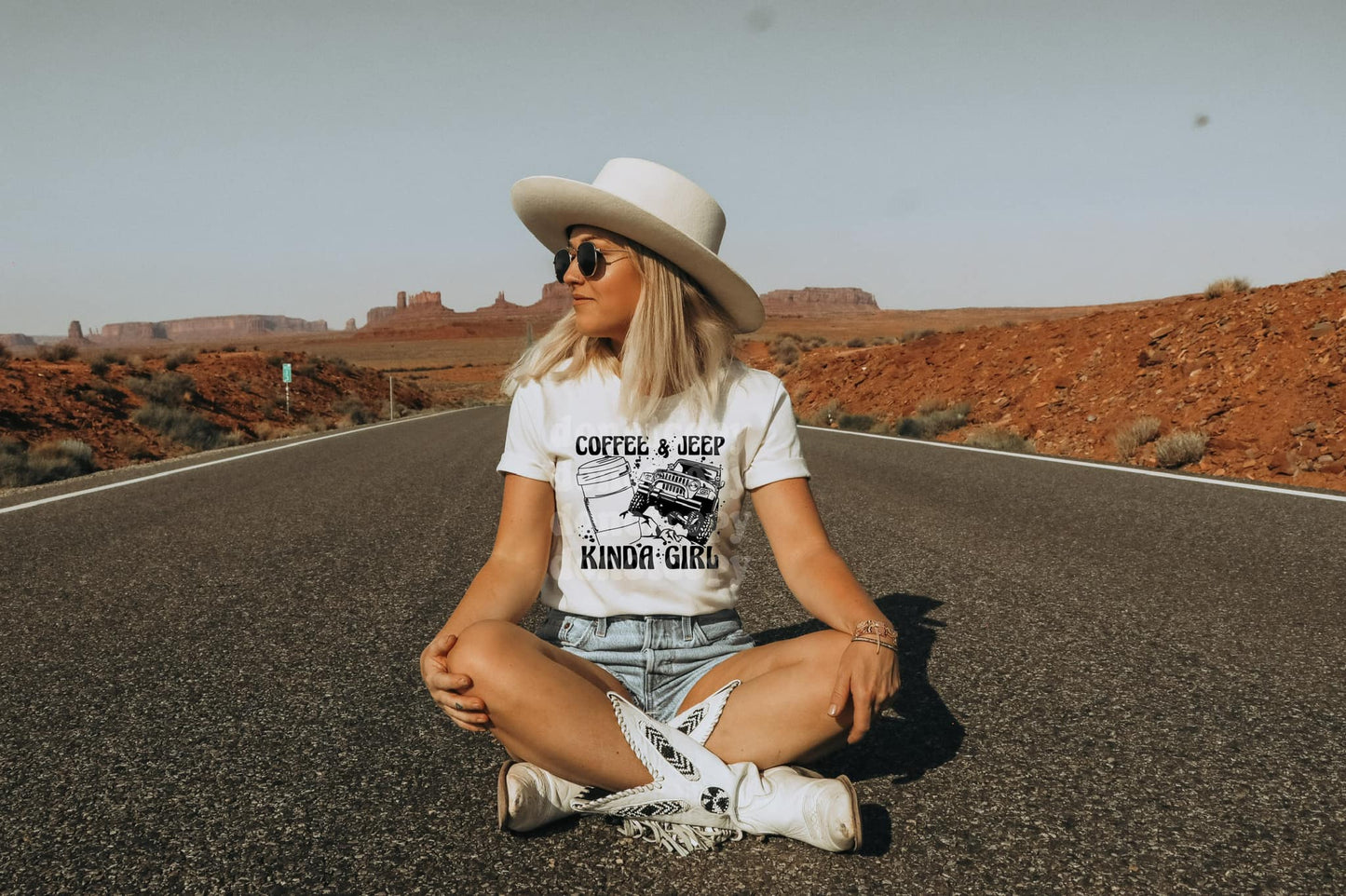 Coffee & J kind of girl | T shirt